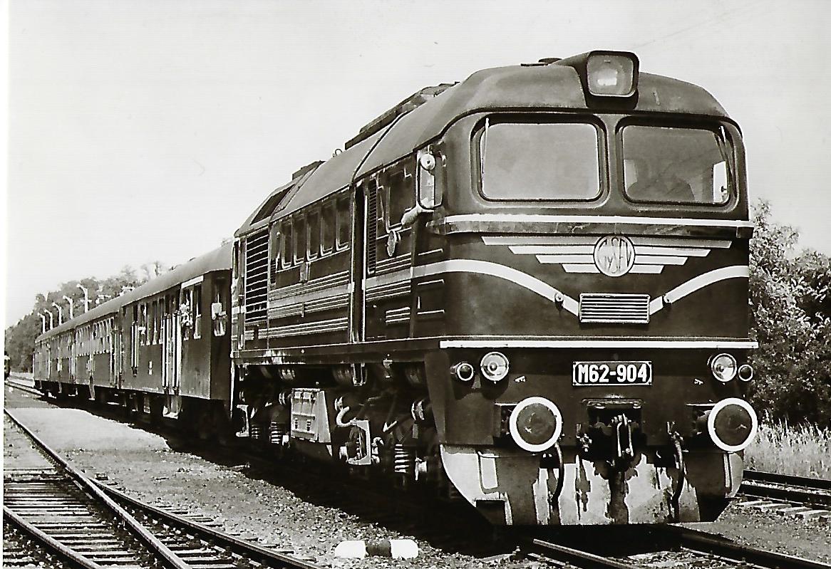 Raab-Ödenburg-Ebenfurther Eisenbahn.  Lokomotive M62-904 mit Reisezug bei Fertöboz. Eisenbahn Bestell-Nr. 1174