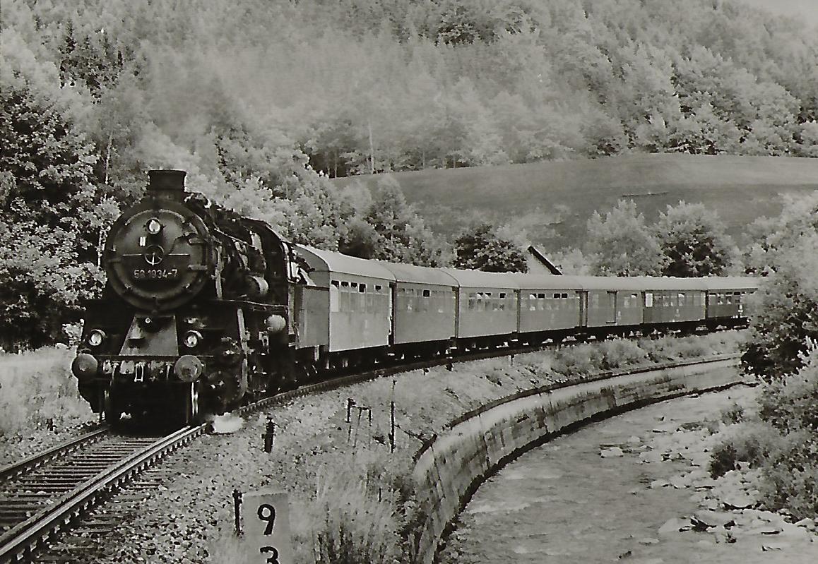 DR Güterzug-Lokomotive 58 1934-7 bei Antonstal. Eisenbahn Bestell-Nr. 1248