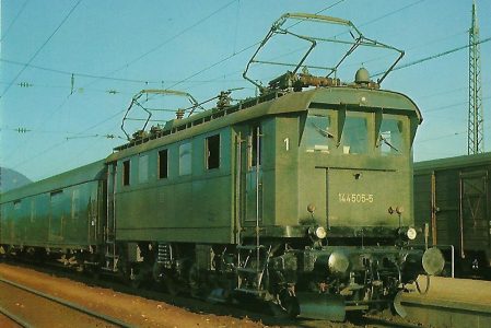 DB Elektr. Personenzuglokomotive 144 505-5 in Freilassing. Eisenbahn Bestell-Nr. 1294