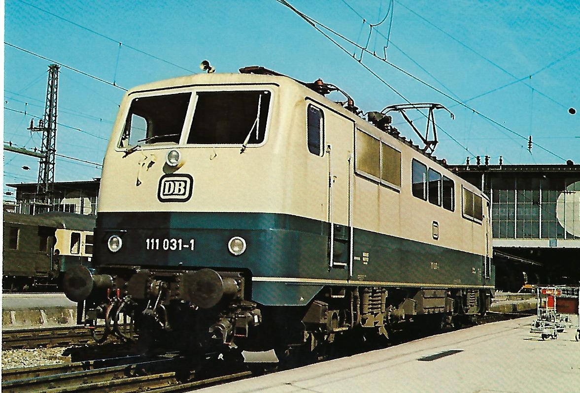 111 031-1 Elektrische Schnellzuglokomotive im Münchner Hbf am 17.4.1977.. Eisenbahn Bestell-Nr. 10253