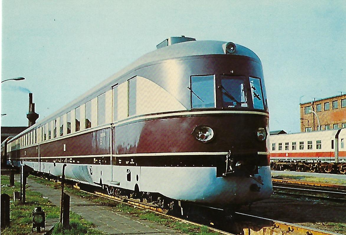 DR 182 003-4 Schnelltriebwagen i (SVT 137 „Köln“) im RAW Halle 1973. Eisenbahn Bestell-Nr. 10287