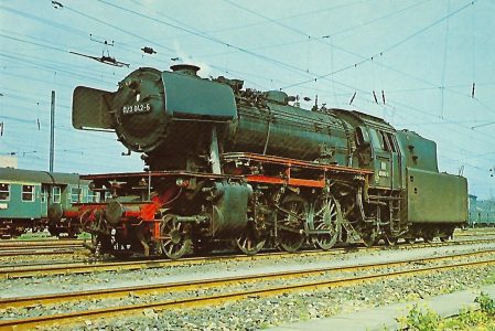 023 042-5 DB Personenzug-Dampflokomotive am 21.5.1975 in Bhf. Lauda. Eisenbahn Bestell-Nr. 10292