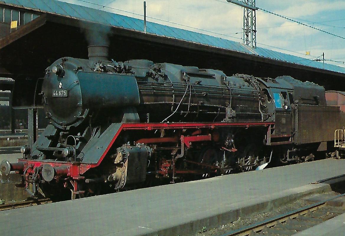 DB 44 674 am 24.4.1965 im Hbf. Kassel. Eisenbahn Bestell-Nr. 10351
