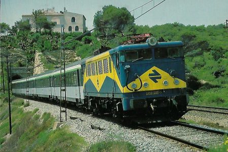 RENFE 269-215-0 bei Vilanova i la Geltrú. Eisenbahn Bestell-Nr. 10388