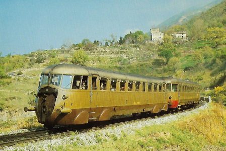 FS, Triebwagen Aln 56.19 und 64.10 auf der Strecke Paola – Cosenza. Eisenbahn Bestell-Nr. 10404