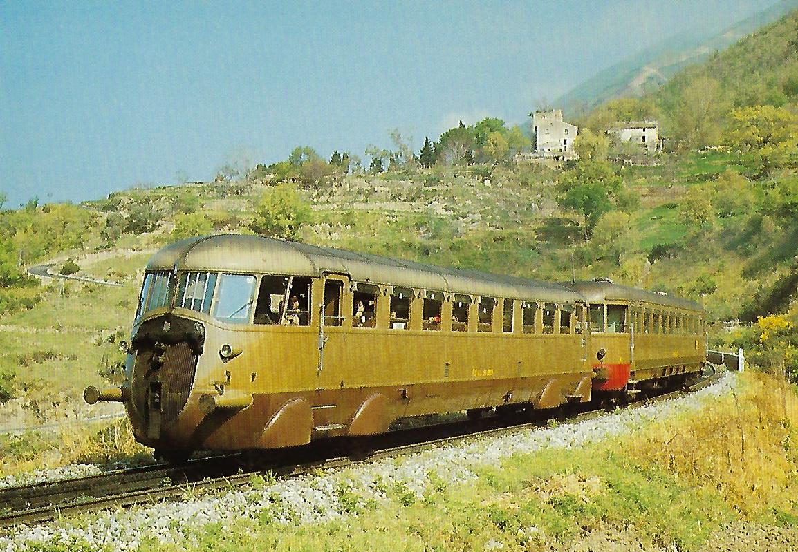 FS, Triebwagen Aln 56.19 und 64.10 auf der Strecke Paola – Cosenza. Eisenbahn Bestell-Nr. 10404