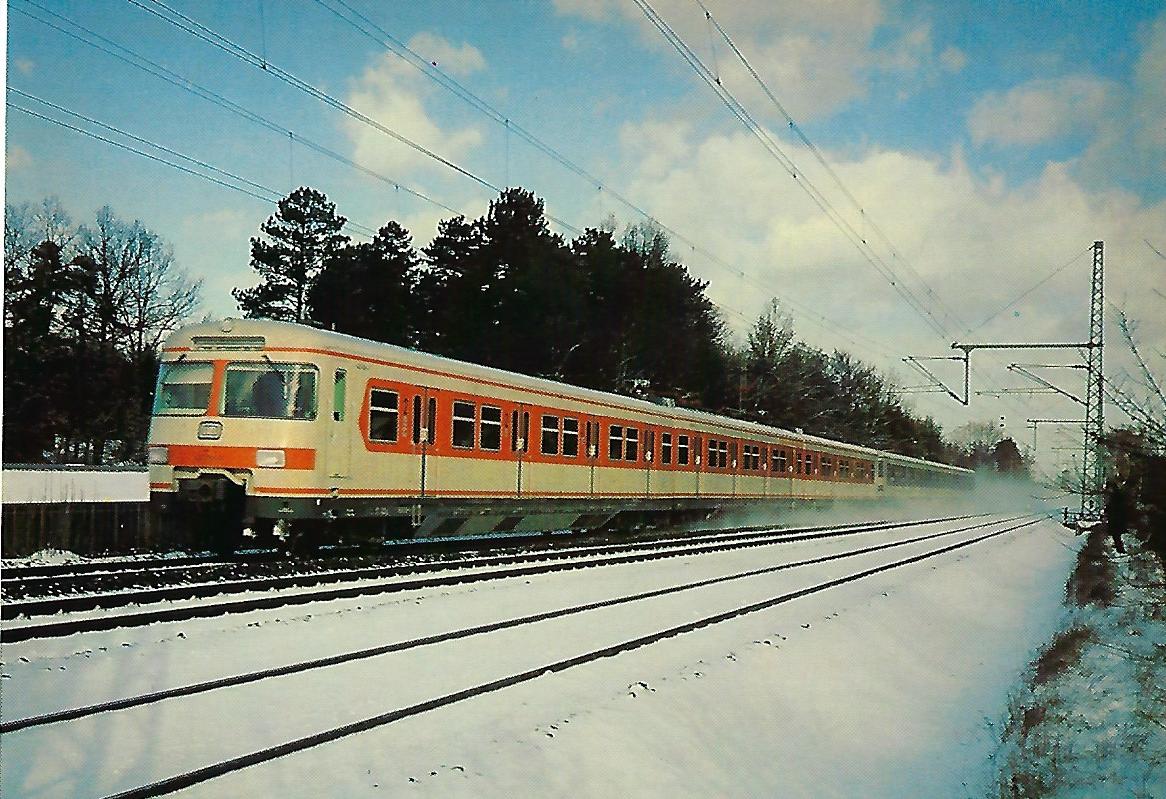 S-Bahn Triebwagen 420 bei München-Moosach. Eisenbahn Bestell-Nr. 5210