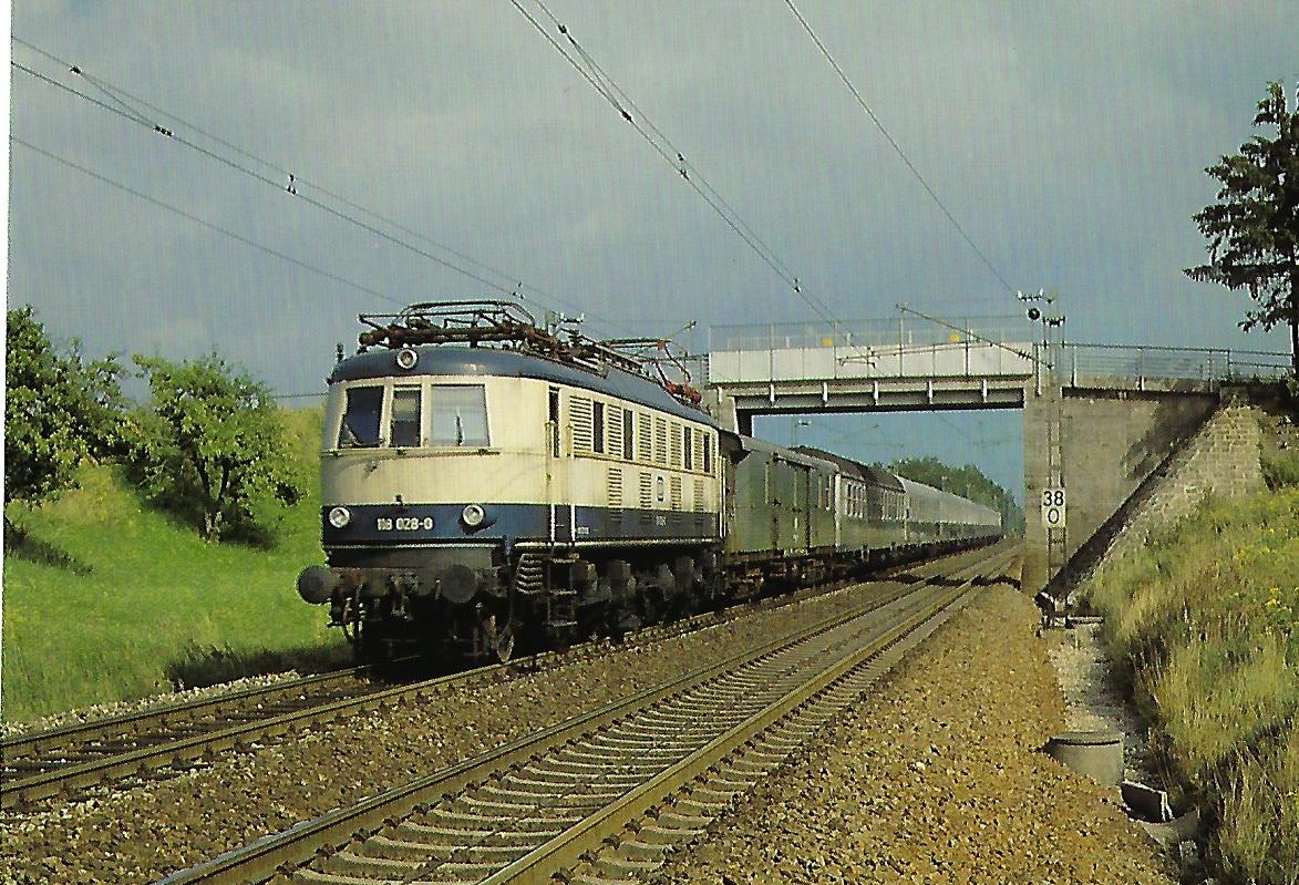 DB, elektrische Schnellzuglokomotive 118 028-0 bei Haspelmoor. Eisenbahn Bestell-Nr. 10416