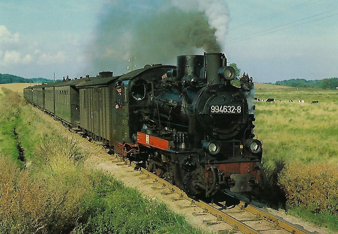 DR, Schmalspur-Dampflokomotive 99.4632 bei Putbus, 1981. (10425)