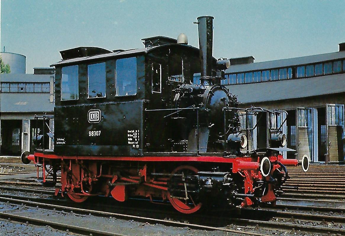 DB, Lokalbahn-Dampflokomotive 98 307 „Glaskastl“ im Bw Nürnberg Hbf, 1966. (10426)