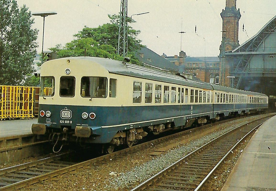 DB, diesel-hydraulischer Triebwagenzug 624 669-8 (VT 24.6) in Bremen Hbf. (10427)