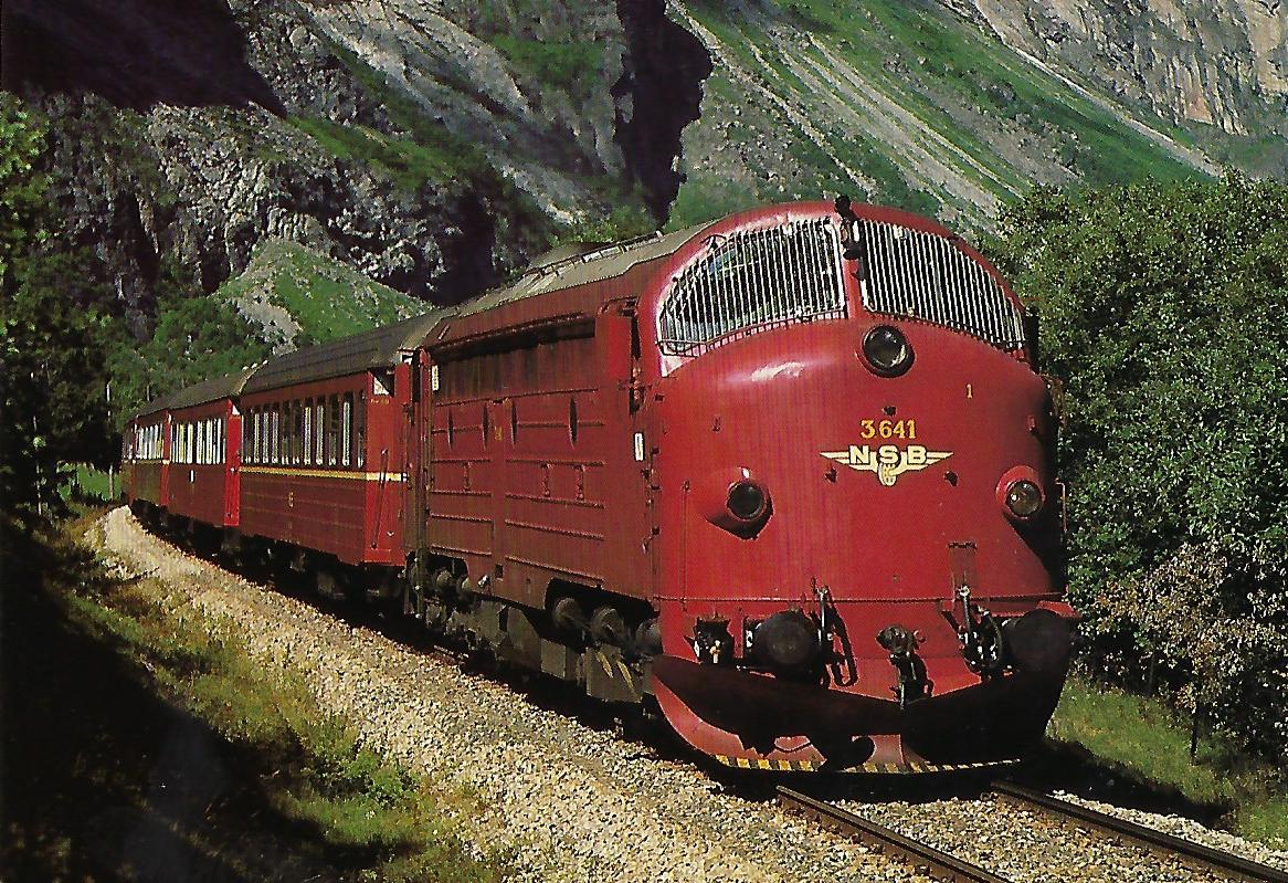 Norwegische Staatsbahnen, dieselelektrische Lokomotive 3.641 auf der Raumabahn zwischen Andalesnes und Bjorli im Juni 1985. (10444)
