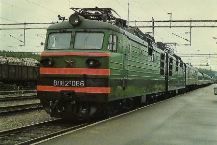 Eisenbahnen der Sowjet-Union (SZD), elektrische Zweisystem-Doppellokomotive WL 82 M-066 in Vainikkala. (10445)
