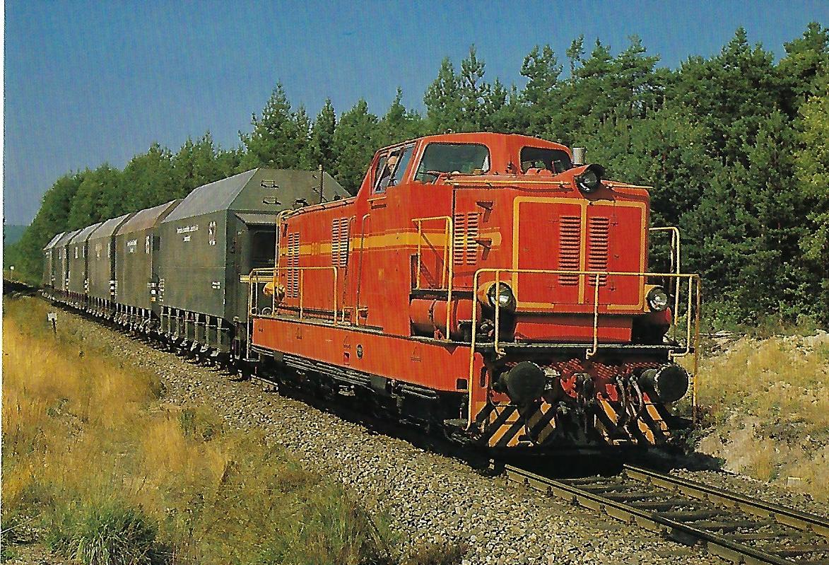 Bayernwerk AG, Kraftwerk Schwandorf, Diesellokomotive M 14 (ex BBI) auf der Strecke Schwandorf – Wackersdorf im August 1981. (10461)