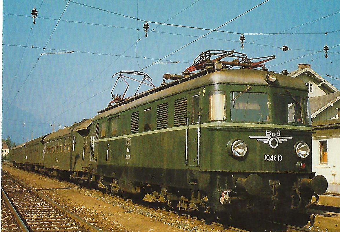 ÖBB, elektrische Personenzug-Lokomotive 1046.13 (Bo’Bo‘) in Admont am 18.9.1982. Eisenbahn Bestell-Nr. 10476