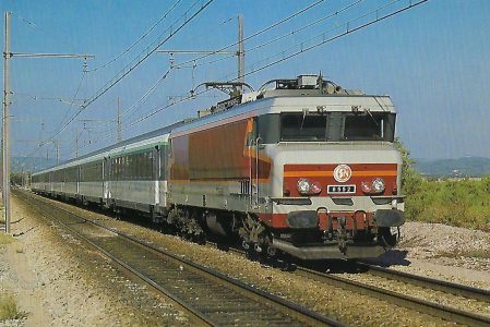 SNCF, elektrische Lokomotive CC 6552 mit Schnellzug bei St. Chamas im Juli 1984. Eisenbahn Bestell-Nr. 10481