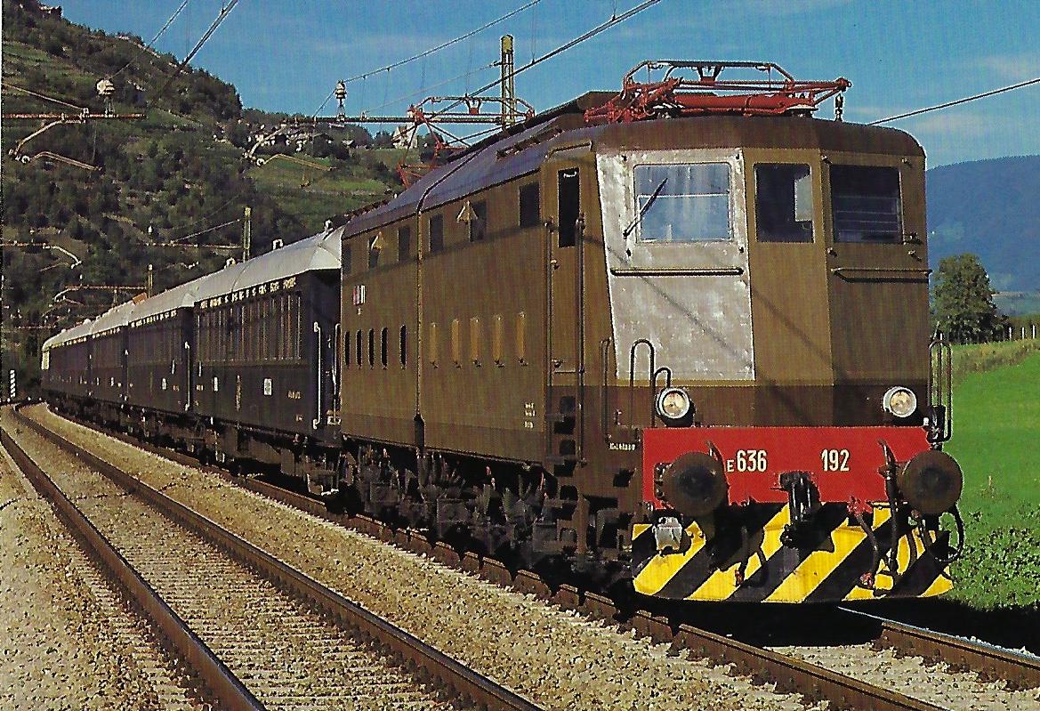 FS, elektrische Lokomotive E 636 192 mit Pullman-Zug Boulogne – Venedig im September 1987 bei Brixen. Eisenbahn Bestell-Nr. 10491