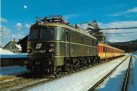 ÖBB, elektrische Mehrzwecklokomotive 1018.005-7, 1’Do1′, in Kainisch im Februar 1987. Eisenbahn Bestell-Nr. 10507