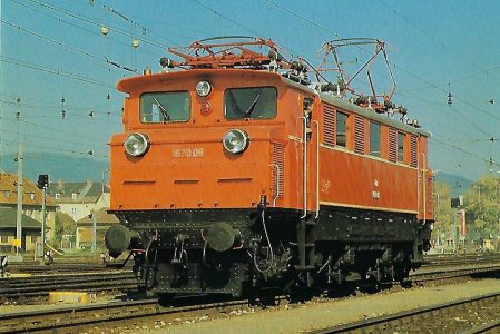 ÖBB, elektrische Schnellzuglokomotive 1670.09, (1A)’Bo(A1)‘, am 26.10.1986 in Salzburg Hbf. Eisenbahn Bestell-Nr. 10508