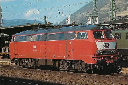 DB, dieselhydraulische Mehrzwecklokomotive 218 368-9, B’B‘, im Bahnhof Bingerbrück, Februar 1988. Eisenbahn Bestell-Nr. 10511
