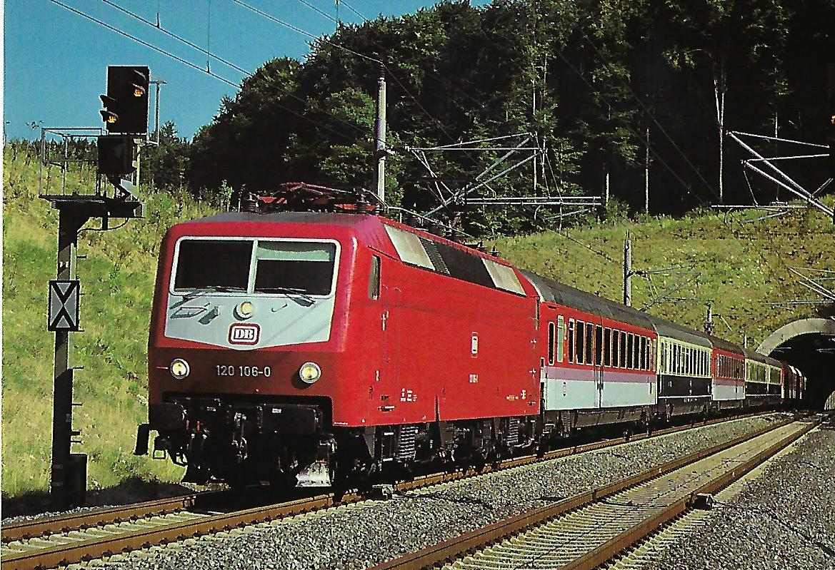 DB, elektrische Mehrzwecklokomotive 120 106-0, Bo’Bo‘, im August 1988 zwischen Würzburg und Gemünden. Eisenbahn Bestell-Nr. 10513