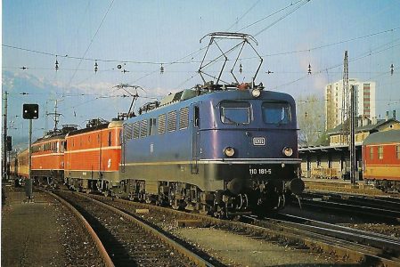 DB, elektrische Schnellzuglokomotive 110 181-5, Bo’Bo, 1988 in Salzburg Hbf.Eisenbahn Bestell-Nr. 10527